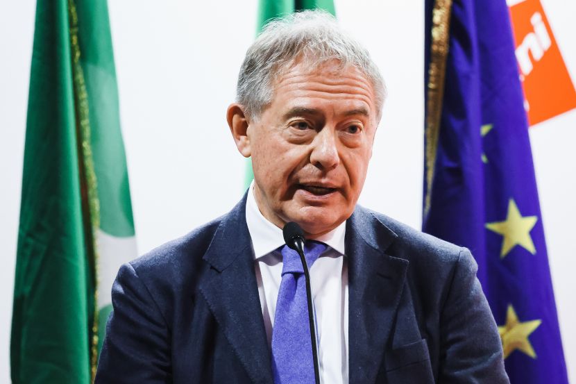 Urso “Il dossier auto è strategico, l’Europa deve agire”