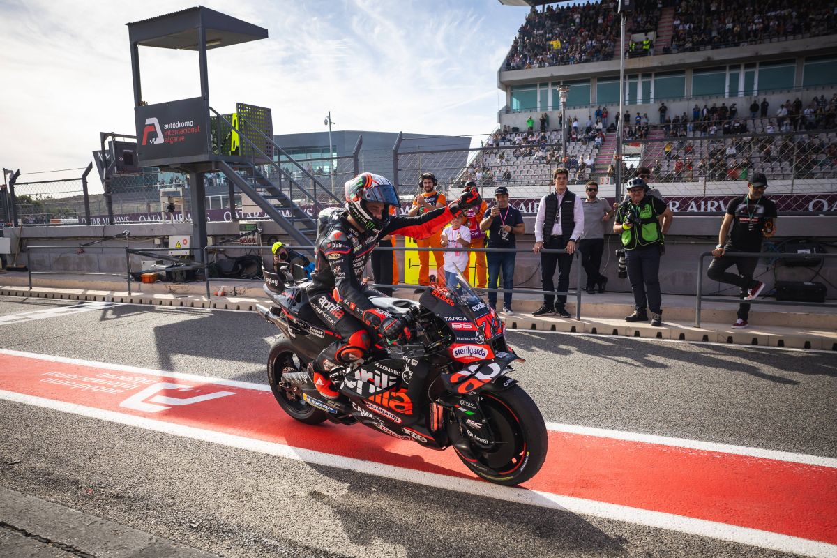 Pole position di Bezzecchi su Alex Marquez a Valencia, Bagnaia 16° Pole position di Bezzecchi su Alex Marquez a Valencia, Bagnaia 16°