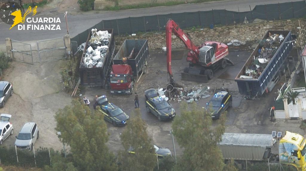 Traffico illecito di rifiuti, sequestrati beni per 2 milioni a Caltanissetta Traffico illecito di rifiuti, sequestrati beni per 2 milioni a Caltanissetta