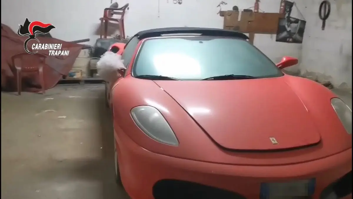 Trapani, maxi operazione su riciclaggio e droga, 13 misure cautelari e sequestri Trapani, maxi operazione su riciclaggio e droga, 13 misure cautelari e sequestri