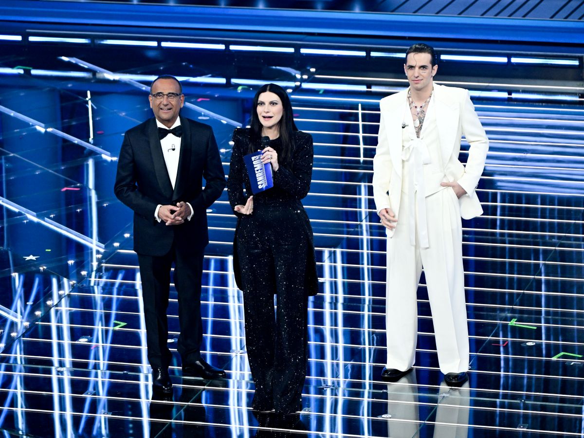 Sanremo, show di Lillo e omaggio Lauro alle vittime di Crans-Montana. Nella top 5 Paradiso, Lda e Aka 7even, Nayt, Fedez-Masini, Ermal Meta Sanremo, show di Lillo e omaggio Lauro alle vittime di Crans-Montana. Nella top 5 Paradiso, Lda e Aka 7even, Nayt, Fedez-Masini, Ermal Meta