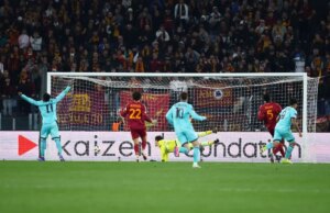 Il Bologna ai quarti di Europa League, Roma ko ai supplementari
