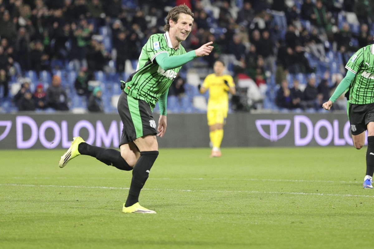 Il Sassuolo vince in rimonta, Cagliari battuto 2-1 Il Sassuolo vince in rimonta, Cagliari battuto 2-1