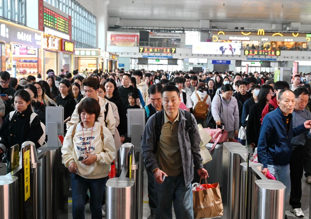 Cina, per la Festa di Qingming i viaggi interregionali aumentano del 5,6% Cina, per la Festa di Qingming i viaggi interregionali aumentano del 5,6%