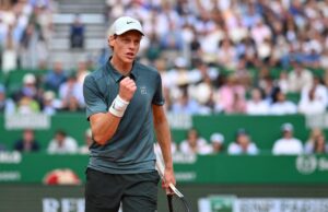 Sinner al secondo turno al Roland Garros, Tabur ko in tre set