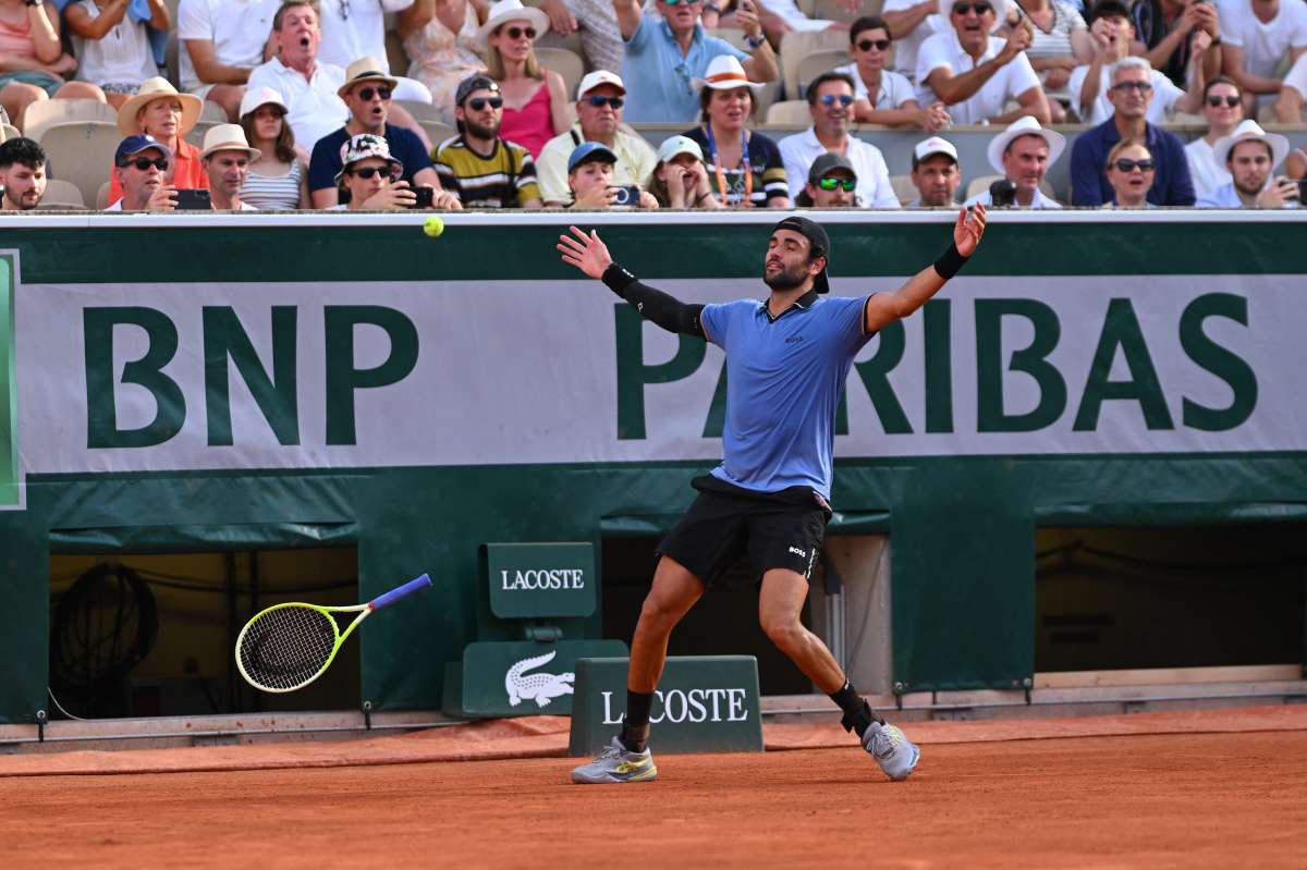 Berrettini vola ai quarti al Roland Garros, Cerundolo battuto in tre set Berrettini vola ai quarti al Roland Garros, Cerundolo battuto in tre set