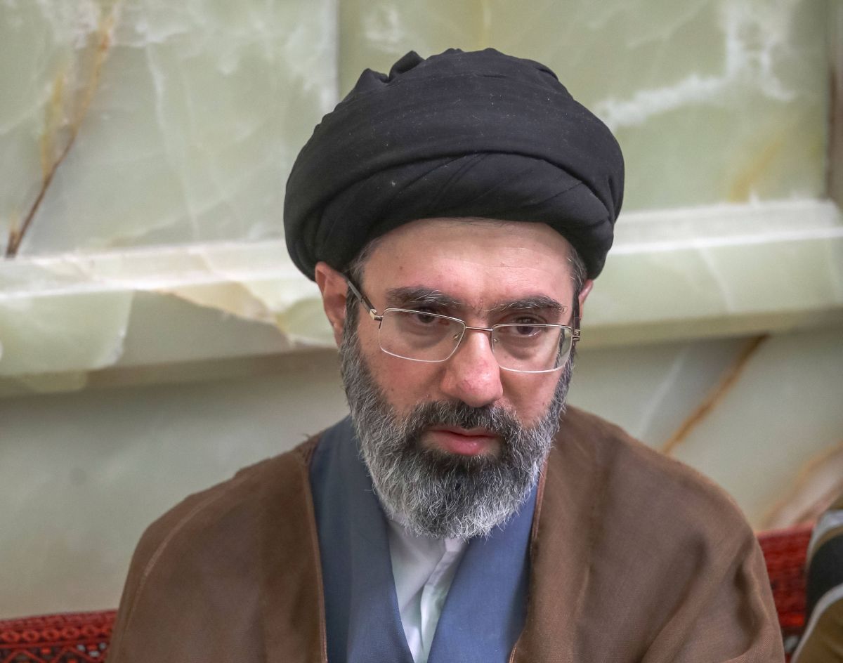 Iran, Khamenei accusa l’Occidente di guerra ibrida per creare divisioni interne Iran, Khamenei accusa l’Occidente di guerra ibrida per creare divisioni interne