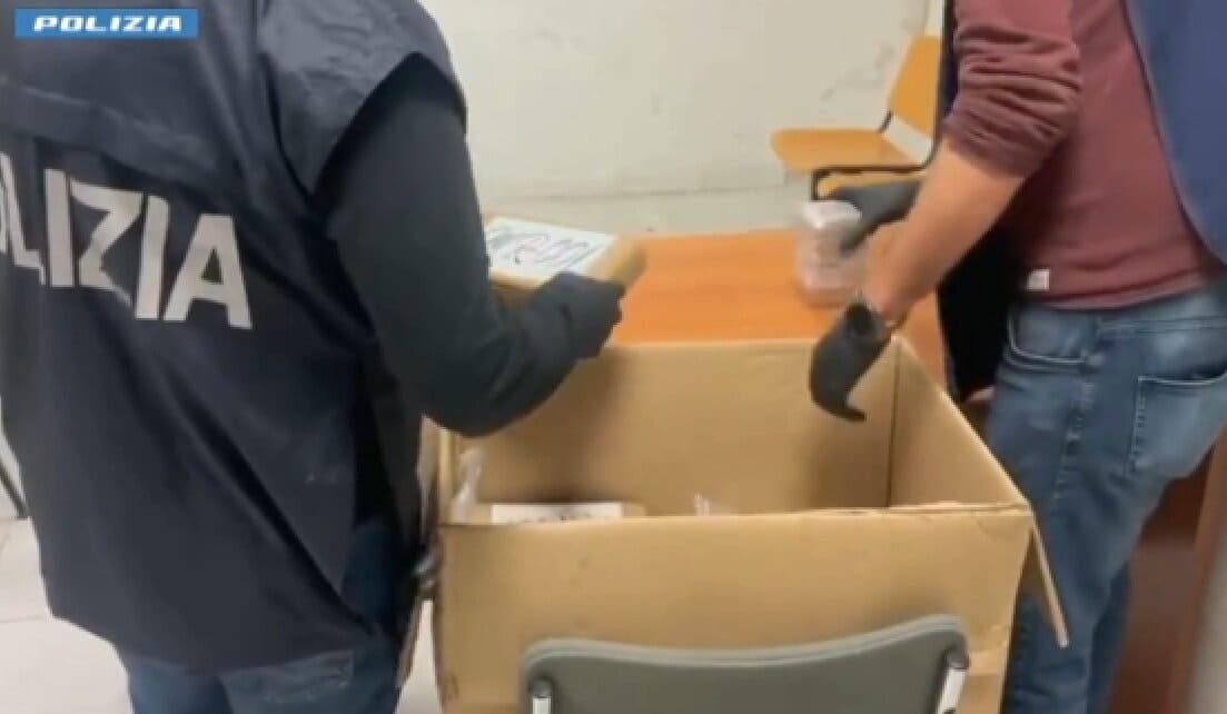 Blitz della polizia contro clan mafioso a Catania, 20 arresti e 12 indagati Blitz della polizia contro clan mafioso a Catania, 20 arresti e 12 indagati