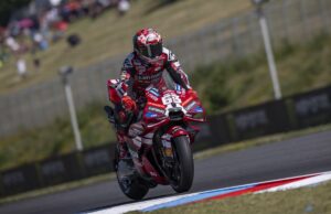 Bagnaia vince la Sprint di Brno davanti a Ogura e Marquez, out Bezzecchi