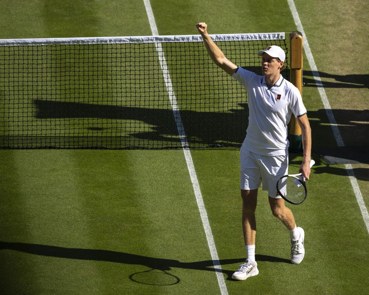 Sinner ai quarti di Wimbledon, battuto il giapponese Mochizuki Sinner ai quarti di Wimbledon, battuto il giapponese Mochizuki