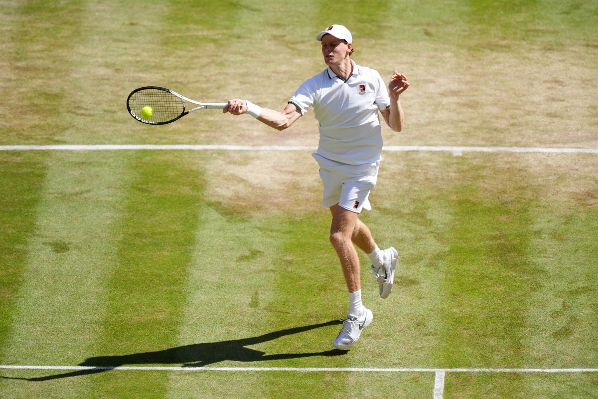 Sinner batte Struff e vola in semifinale a Wimbledon Sinner batte Struff e vola in semifinale a Wimbledon