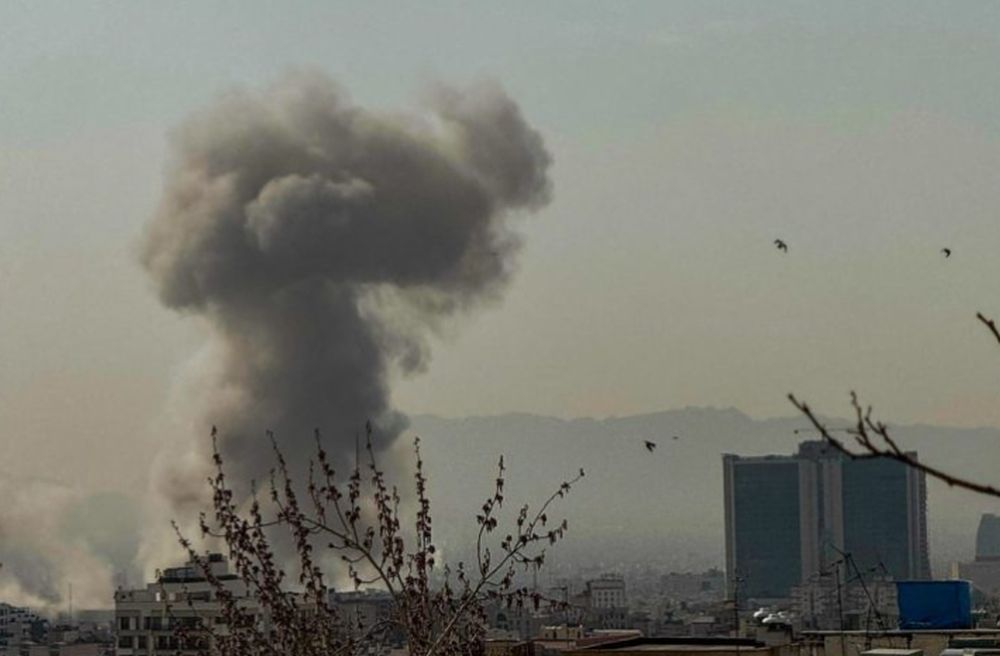 Gli Stati Uniti colpiscono 90 obiettivi in Iran, Teheran attacca basi Usa Gli Stati Uniti colpiscono 90 obiettivi in Iran, Teheran attacca basi Usa