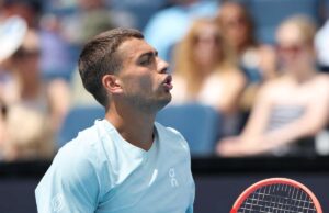 Cobolli rimonta Comesana nell’esordio agli Us Open, Bellucci travolge Piros