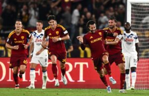 Roma rimonta l’Atalanta nel finale: 2-1 e vetta con l’Inter