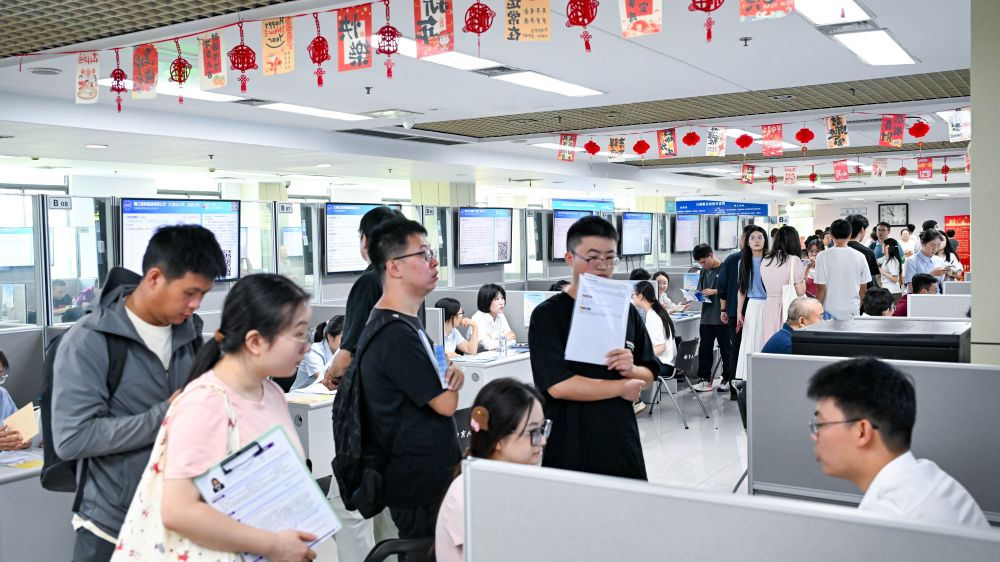 Cina, mercato del lavoro stabile nei primi otto mesi dell’anno Cina, mercato del lavoro stabile nei primi otto mesi dell’anno