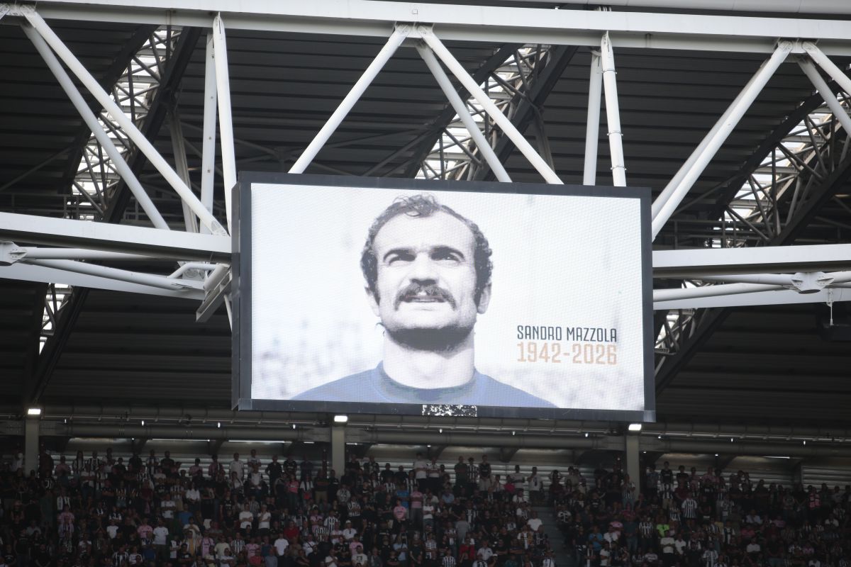 Tifosi di spalle durante il minuto di silenzio per Mazzola, Juventus multata Tifosi di spalle durante il minuto di silenzio per Mazzola, Juventus multata
