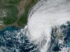 Usa, l’uragano Isaia raggiunge le coste della Florida. Venti a 165 km/h