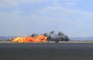 Missile Houthi su aeroporto di Riad, almeno 12 morti e oltre 300 feriti