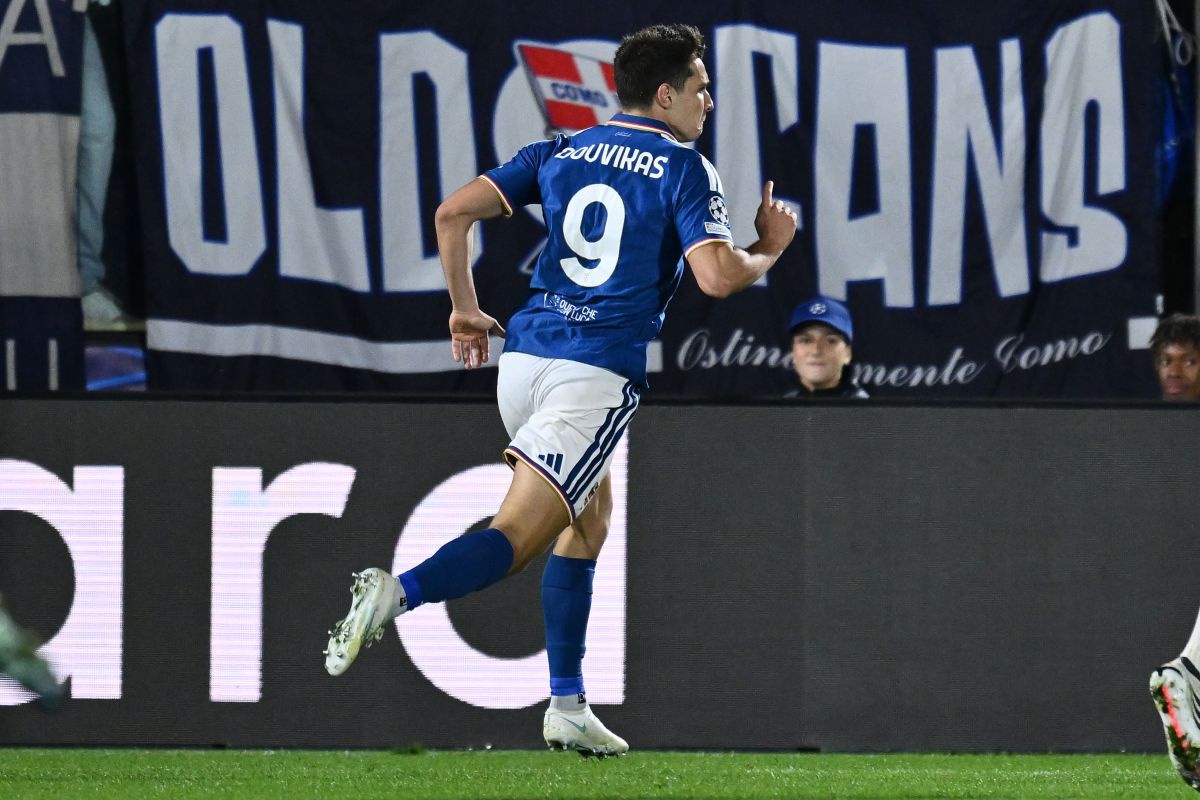 Douvikas esalta il Como, battuto il Sassuolo 2-0 Douvikas esalta il Como, battuto il Sassuolo 2-0